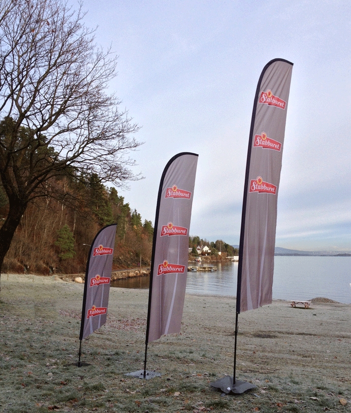 Beach flagg 4 meter høy. Trykkes 220 gr polyester for bruk i all slags vær.
Leveres med Cordura bæreveske.